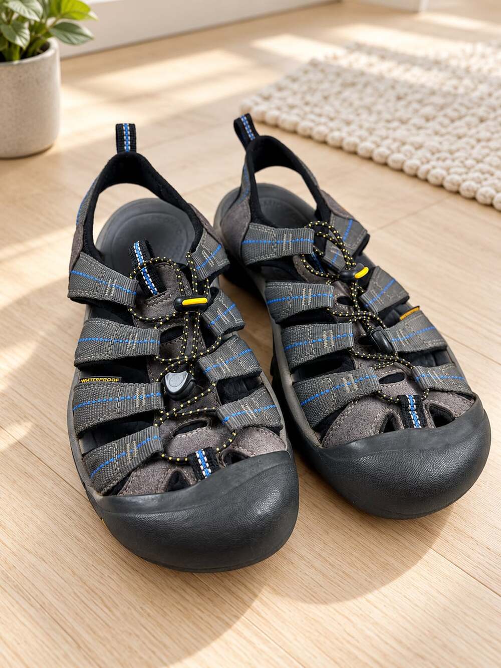 KEEN Closed Toe Hiking Sandals Gray Blue Waterproof Mens Size Est 7